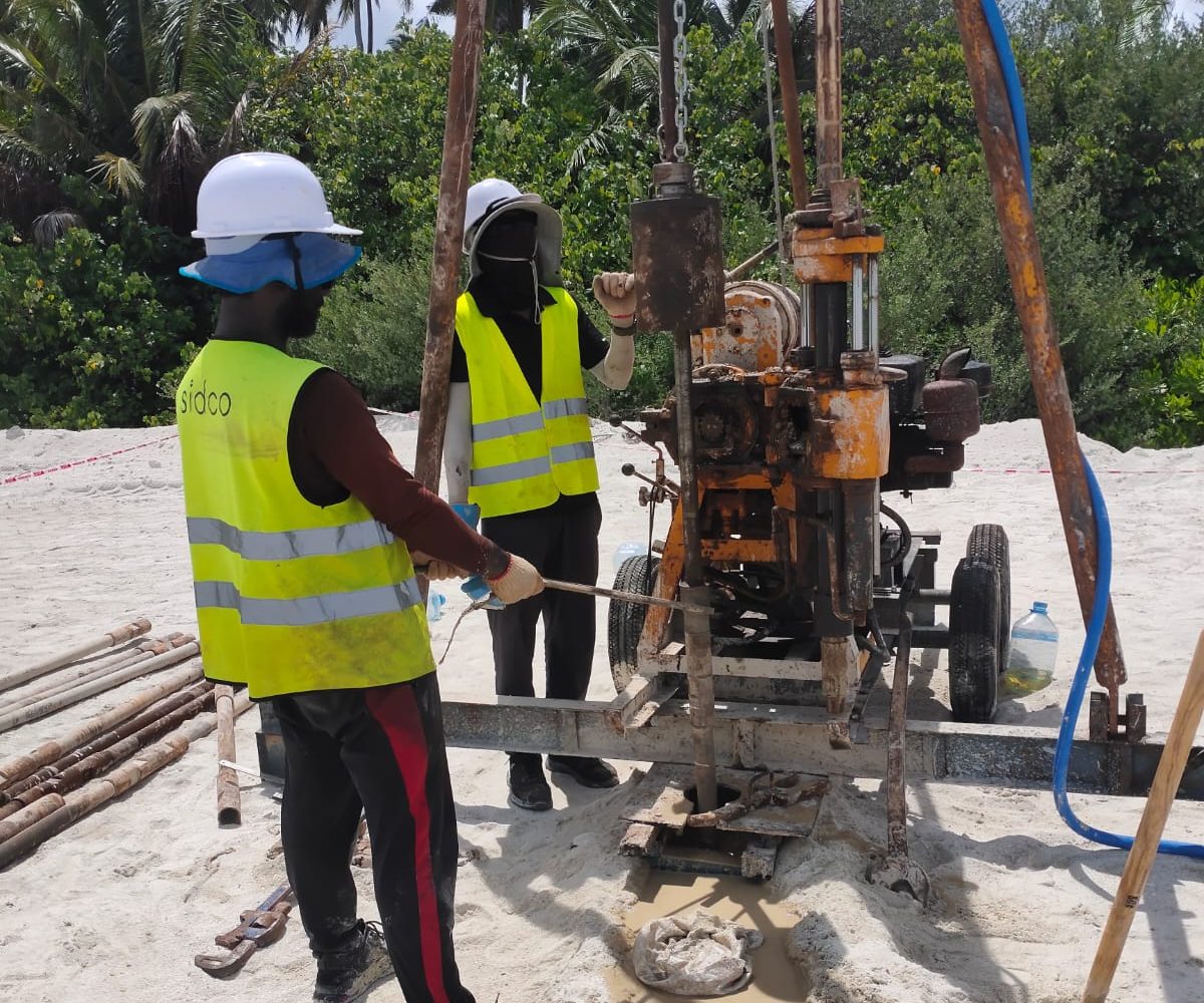 SIDCO drilling crew in branded hi-vis and hard hats at Hankede, Addu City